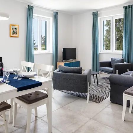 Bozic Hvar Vila *