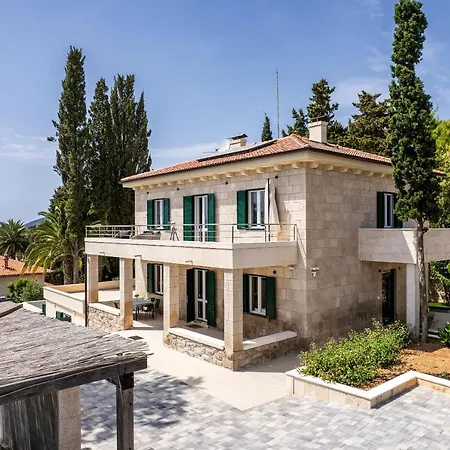 Bozic Hvar فيلة